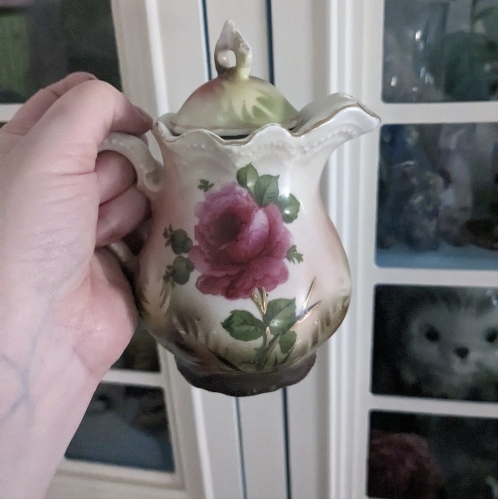 Antique tea pot or creamer